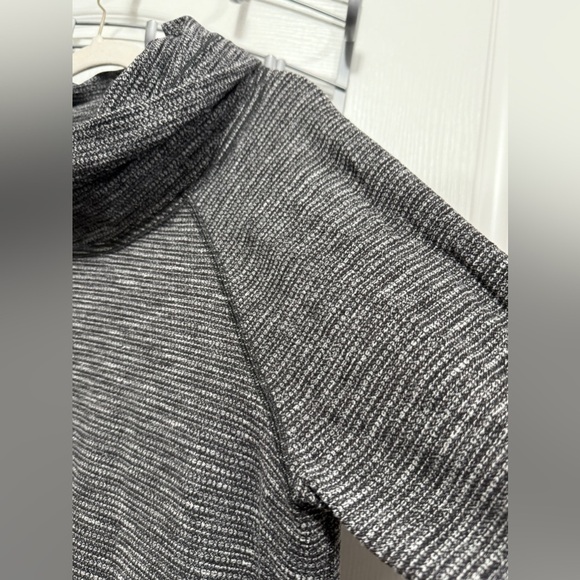 Lululemon Healthy Heart Coco Pique Pullover sweatshirt women’s 6 cowl neck - Picture 7 of 16